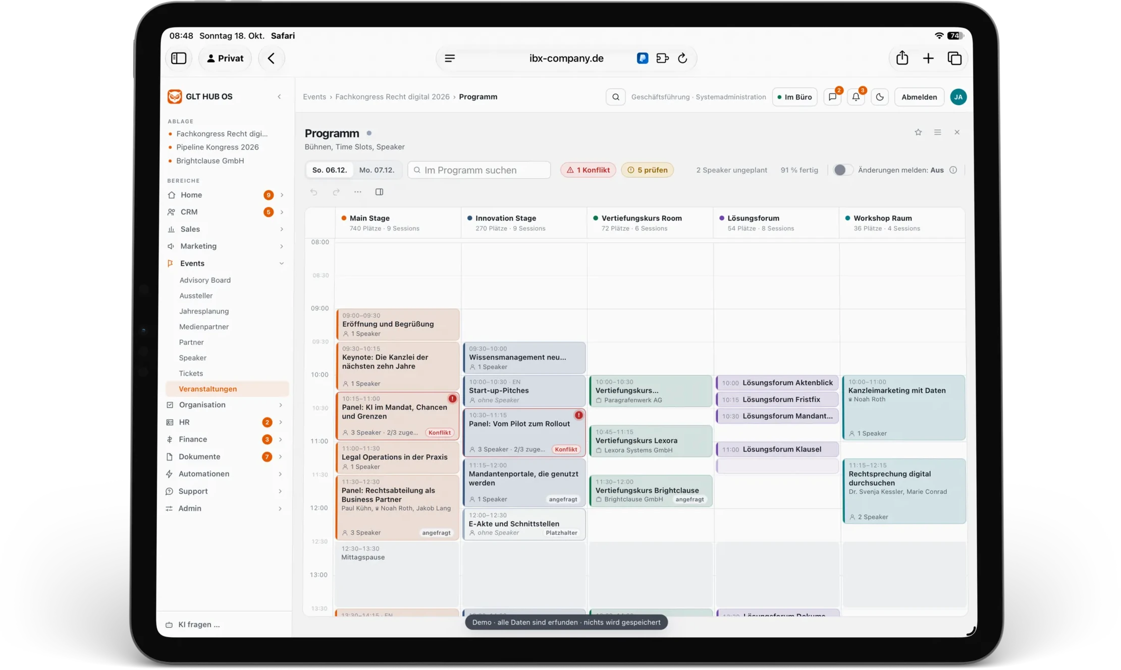 iPad mit dem Hub OS: Im Programmplaner liegen die Sessions des Kongresses nach Bühnen und Uhrzeit, mit Speakern und Hinweisen auf Konflikte. Demo mit erfundenen Daten.