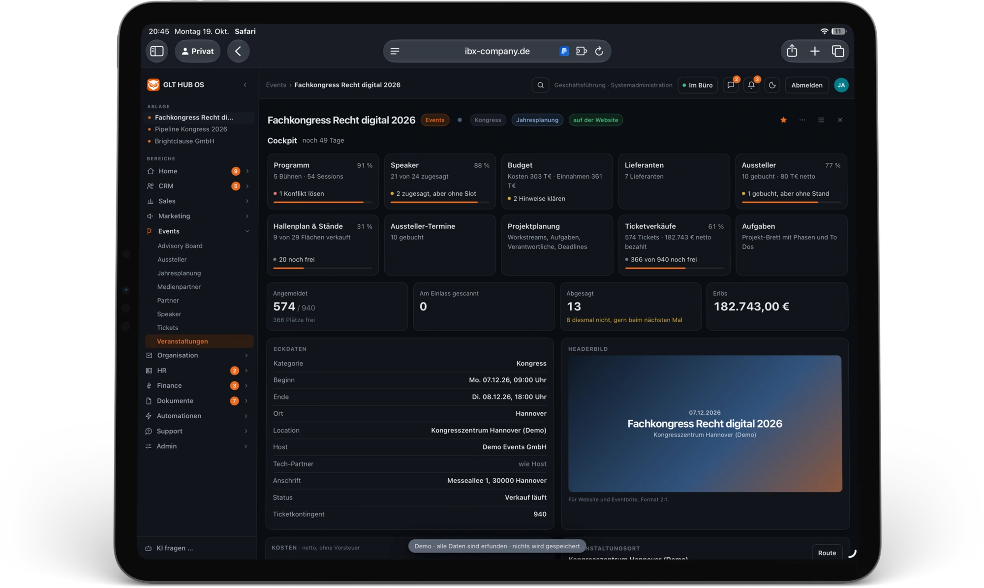 iPad mit dem Cockpit eines Kongresses im Hub OS: Programm, Speaker, Budget, Aussteller und Ticketverkäufe auf einen Blick.