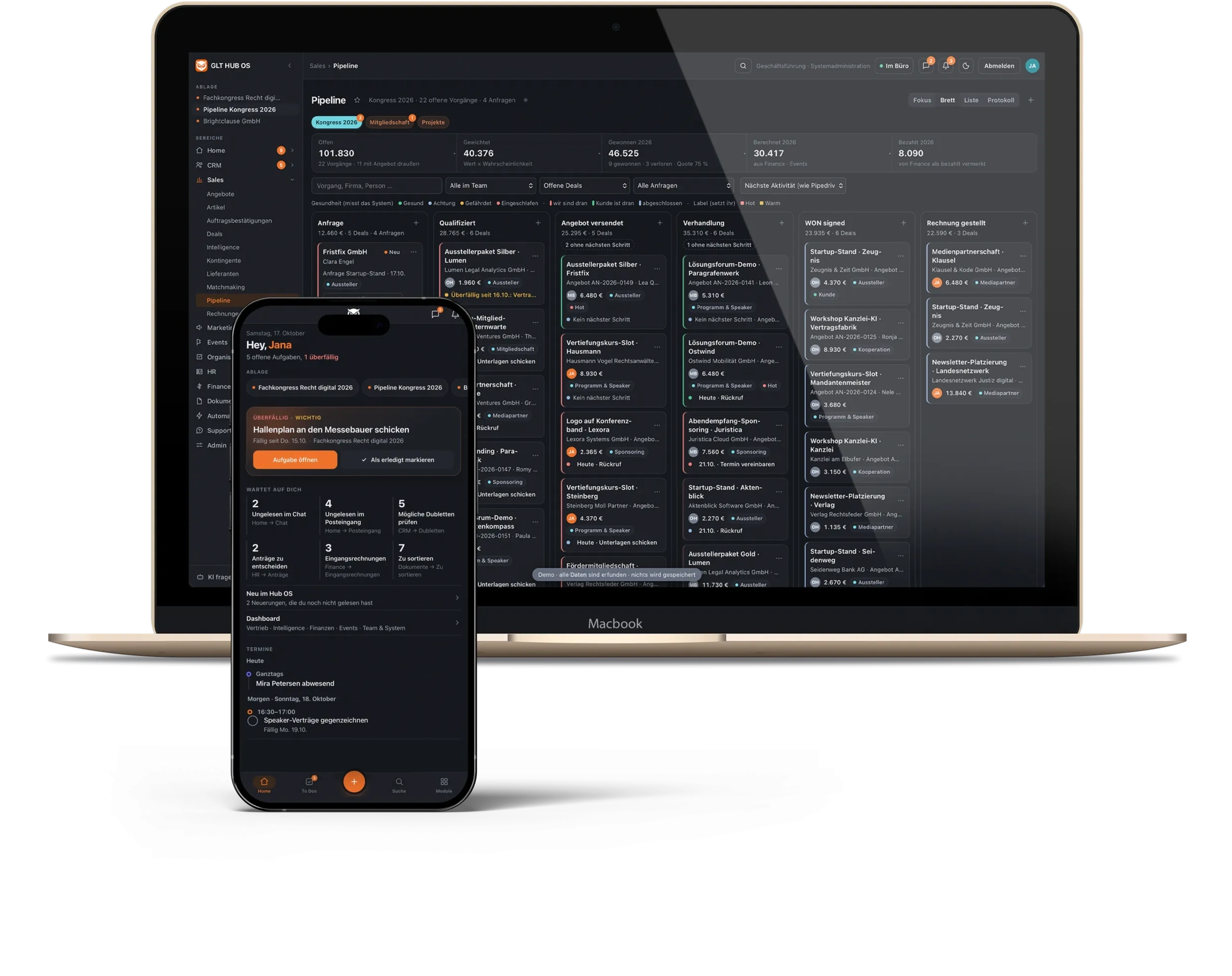 MacBook und iPhone mit dem Hub OS des German Legal Tech Hub: auf dem MacBook die Vertriebspipeline, auf dem iPhone die Startseite mit offenen Aufgaben. Demo mit erfundenen Daten.