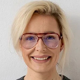 Porträt von Aileen Jäger, KI-Strategin und Transformationsberaterin.