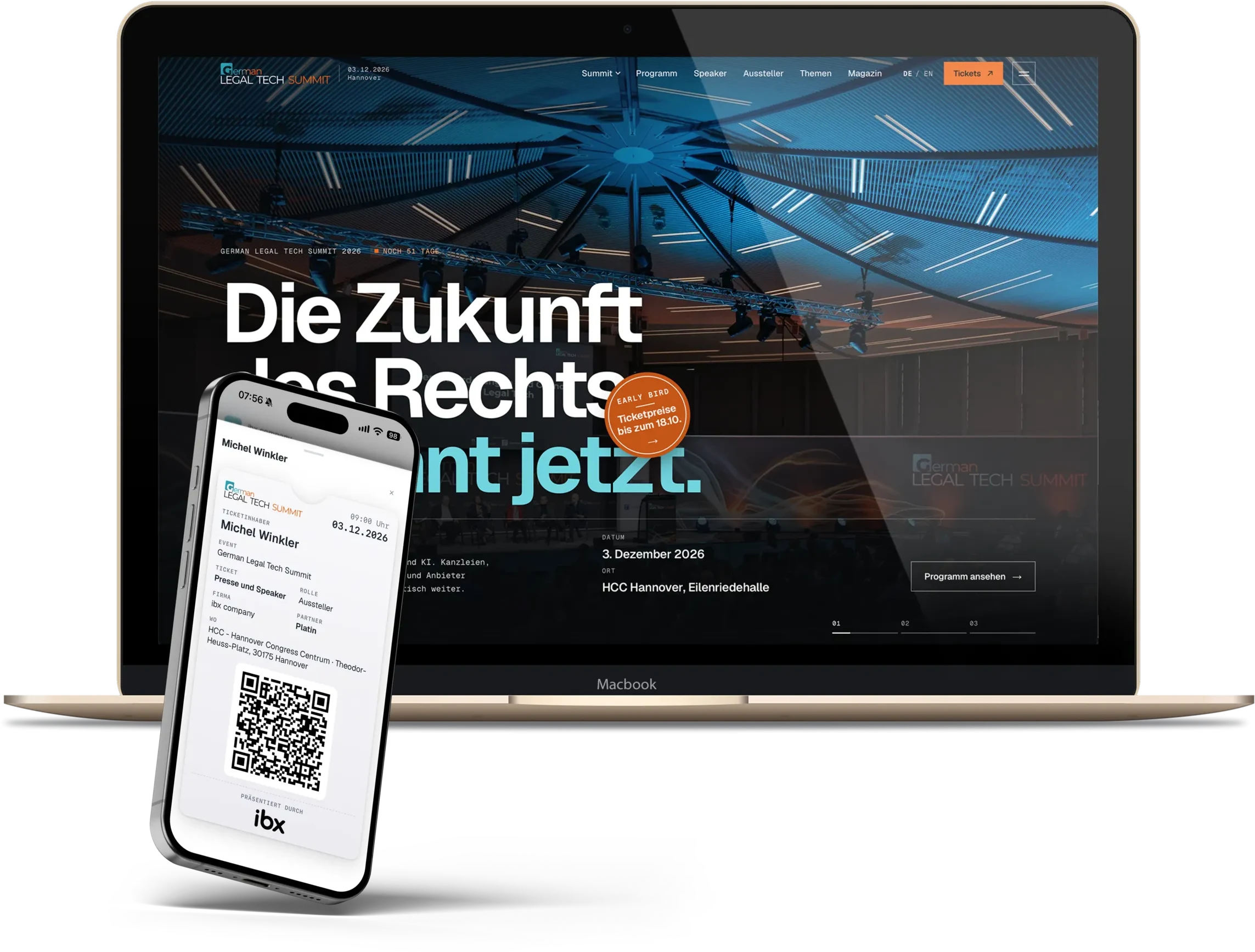 MacBook mit der Startseite des German Legal Tech Summit, davor ein iPhone mit einem digitalen Ticket für den Kongress.